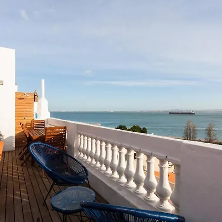 Apartment New! High Standard With Terrace-Amazing River View Lisbon